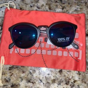 🏷NWT🏷 Fossil round sunglasses.